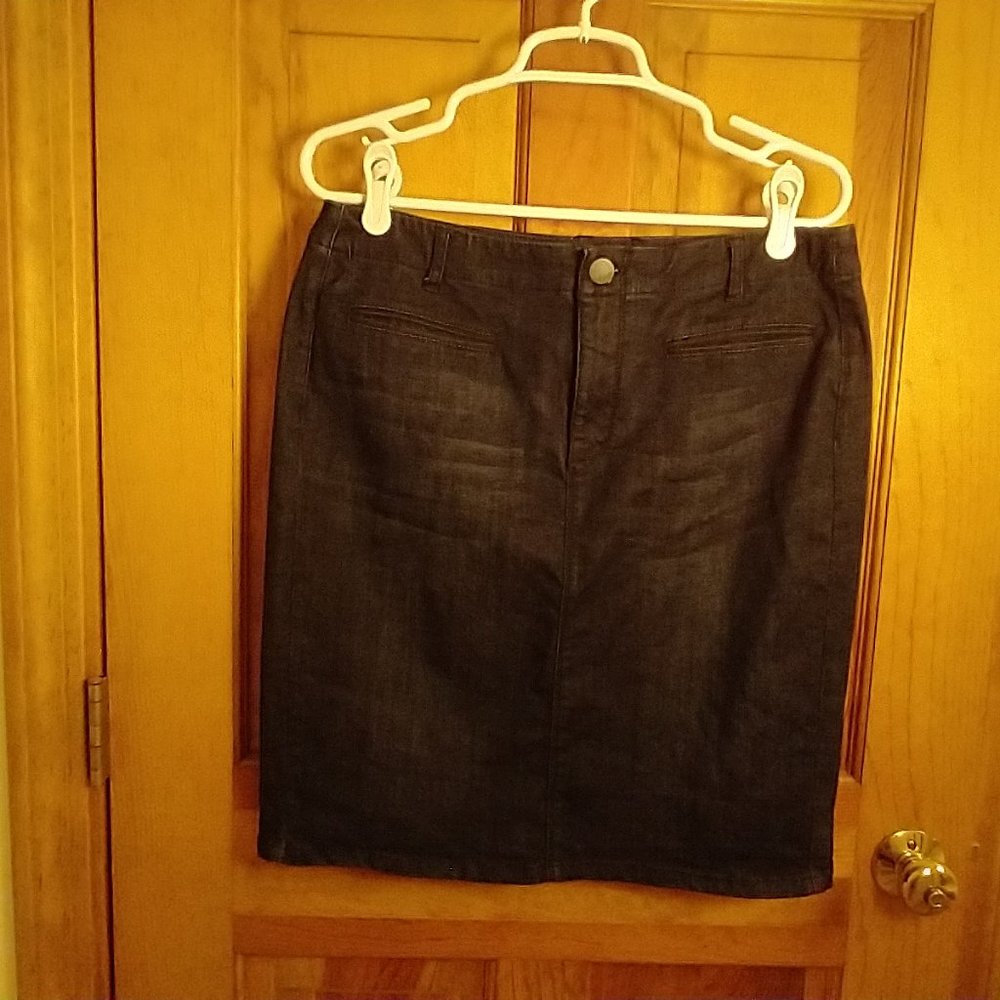 J. Jill Knee-Length Stretch Denim Trouser Skirt, dark blue wash, size 8.